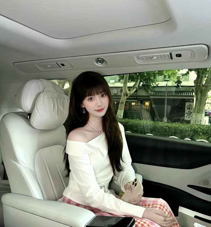 Strong eye stylish dp for girls confident mood