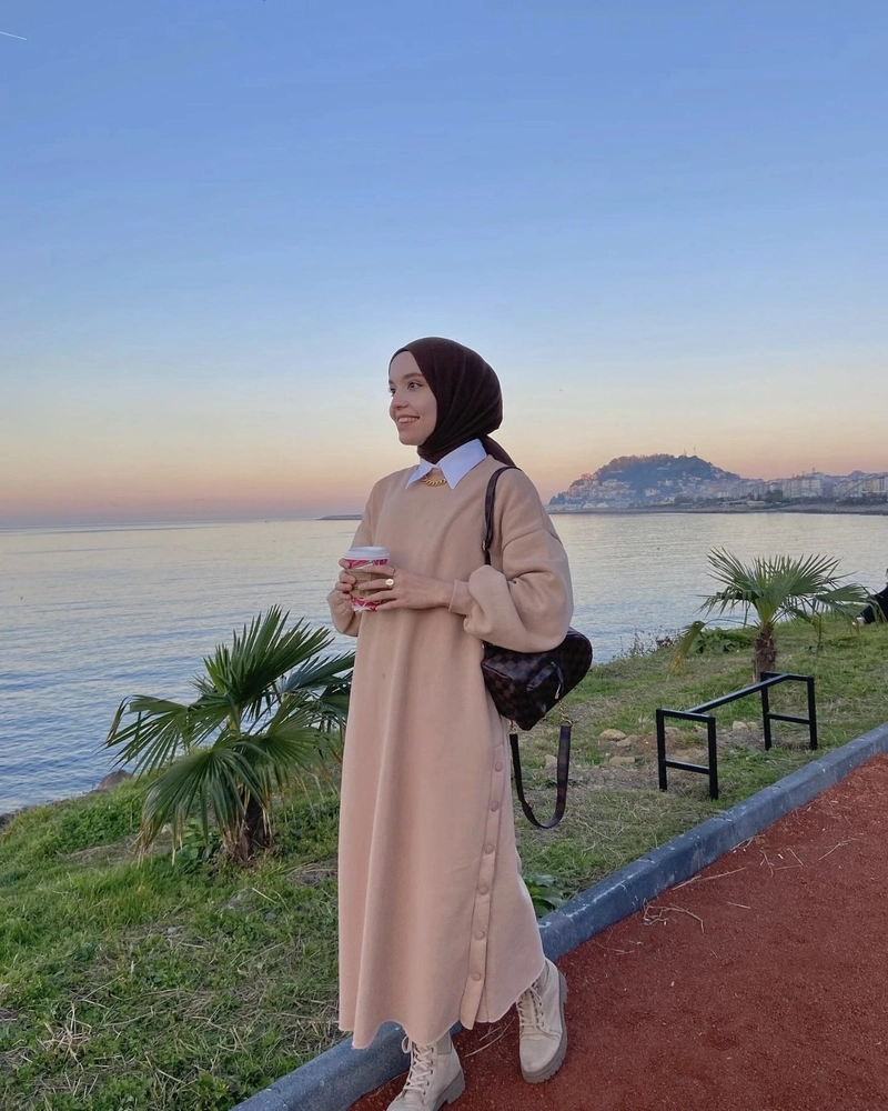 Stylish Islamic girl DP showing modest fashion charm