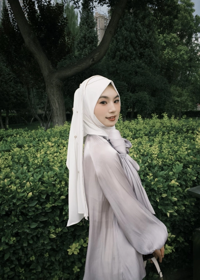 Stylish Islamic girls DP showcasing modest fashion charm