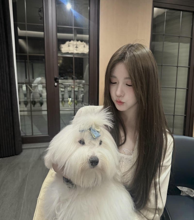 Stylish girl for dp pic trendy outfit cool vibe