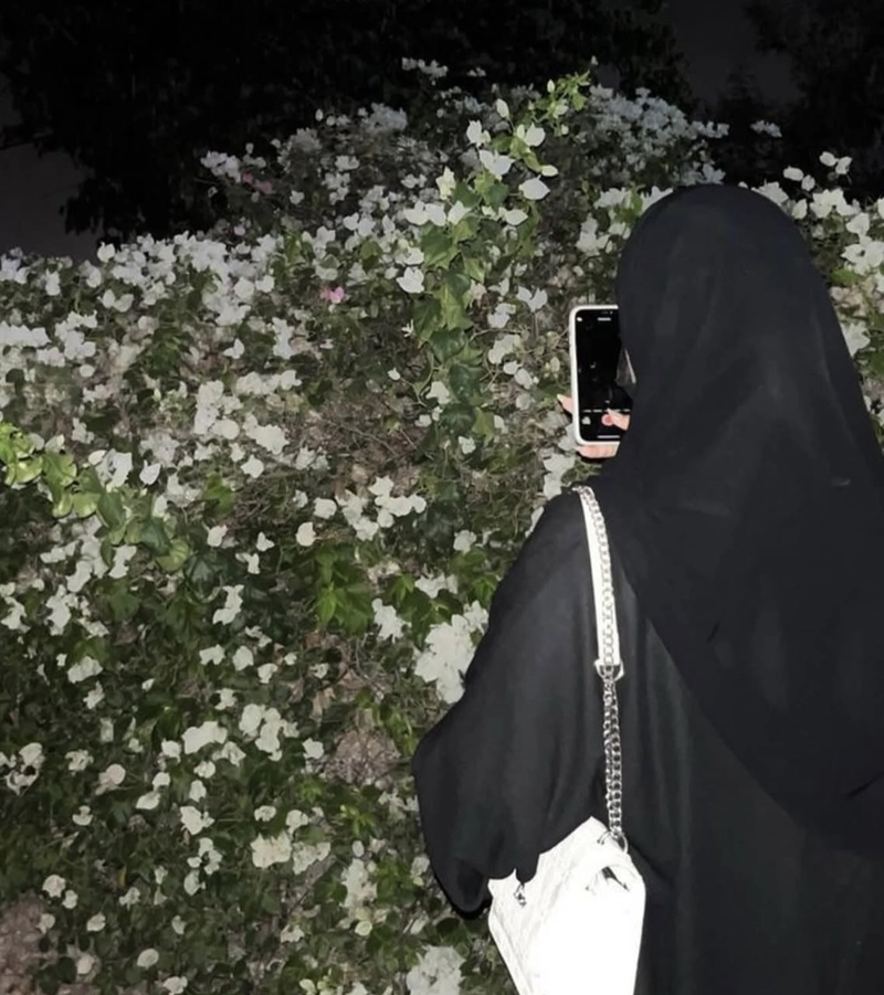 Stylish hijab dp for islamic girl modern aesthetic feel