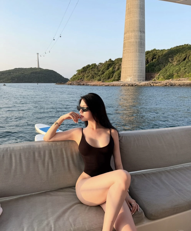 Stylish hot pose girl hot dp trendy fashion energy