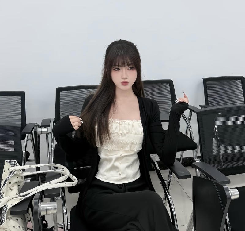 Stylish look girl for dp pic modern fashion vibe