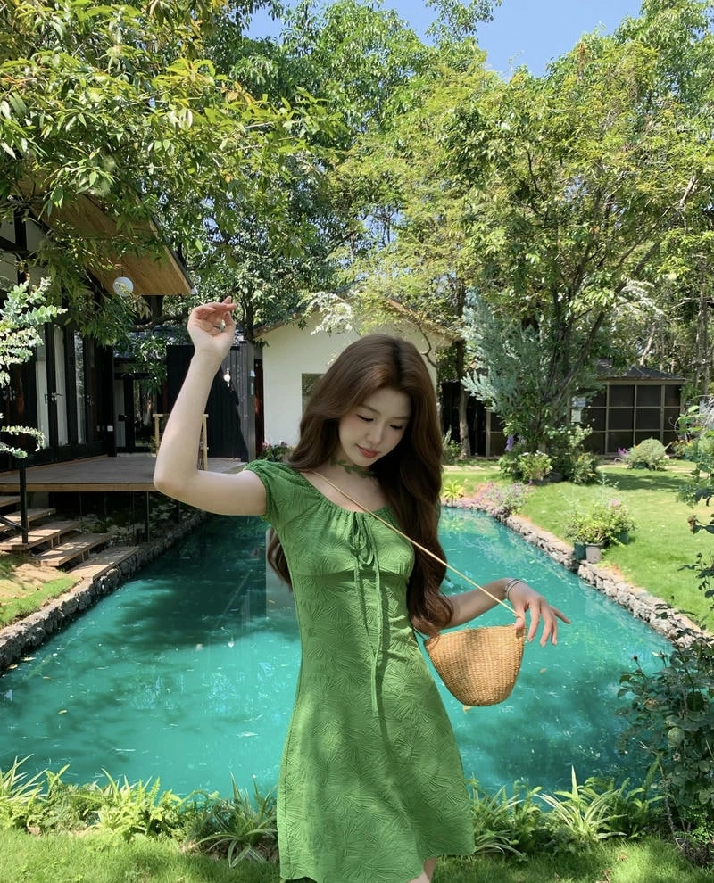 Stylish look girl whatsapp dp image modern fashion vibe