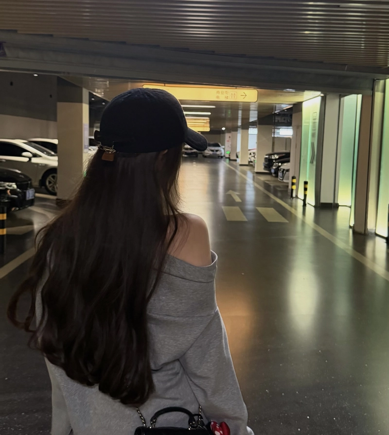 Thinking pose alone girl images for whatsapp dp