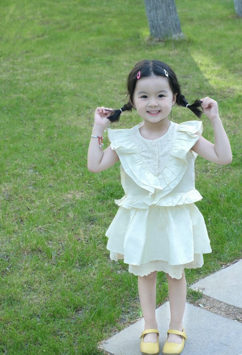 Tiny smile cute baby girl pic dp soft cute mood