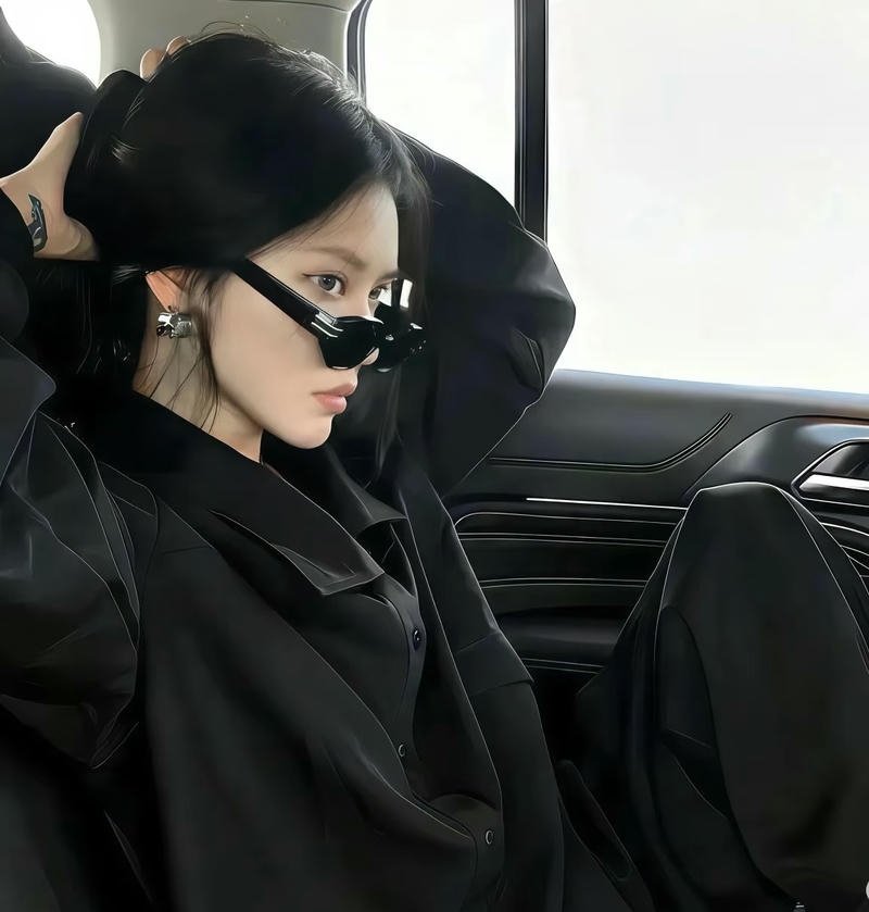 Trendy fashion stylish cool dp for girls street style