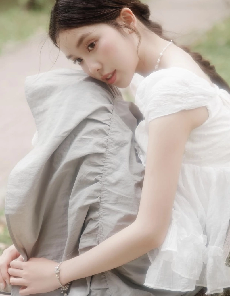 Trendy outfit girls images for dp stylish vibe