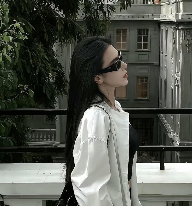 Trendy street style stylish cool dp for girls vibe