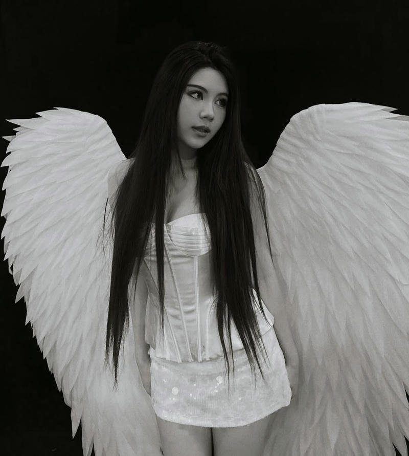 Urban vibe dp pics for girls cool city style