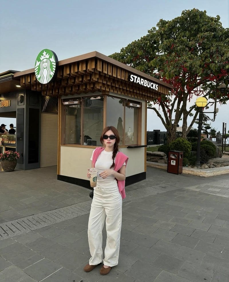 Vintage look dp pics for girls retro aesthetic vibe