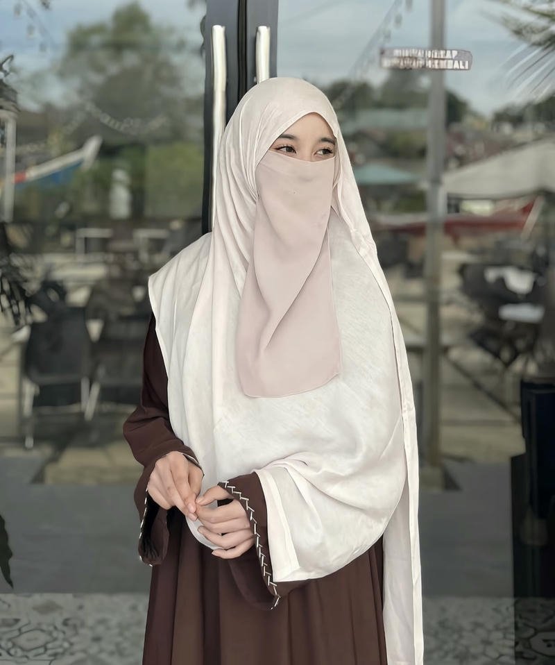 Vintage muslim girls WhatsApp dp classic elegant vibe