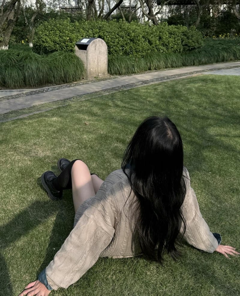 Wall lean hidden face dp for girls cool street style