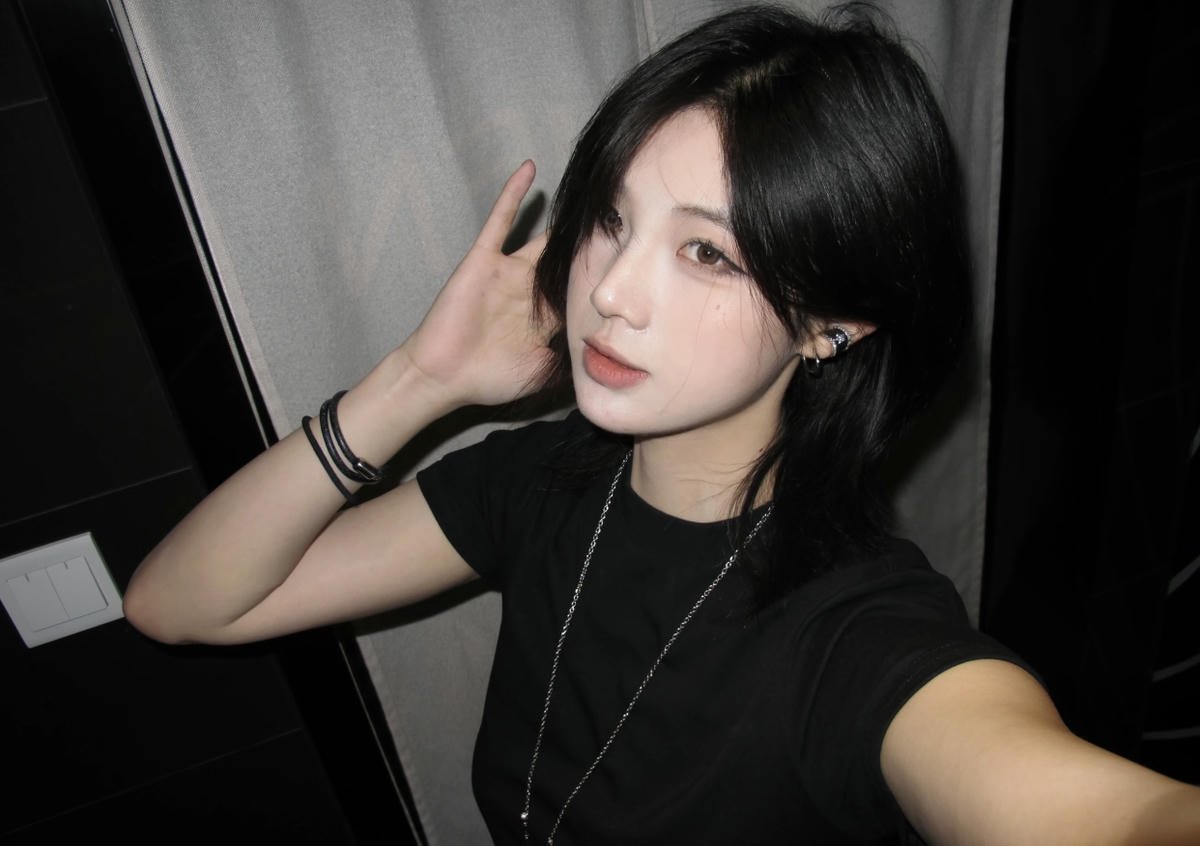 attitude girl dp for whatsapp thumb nail