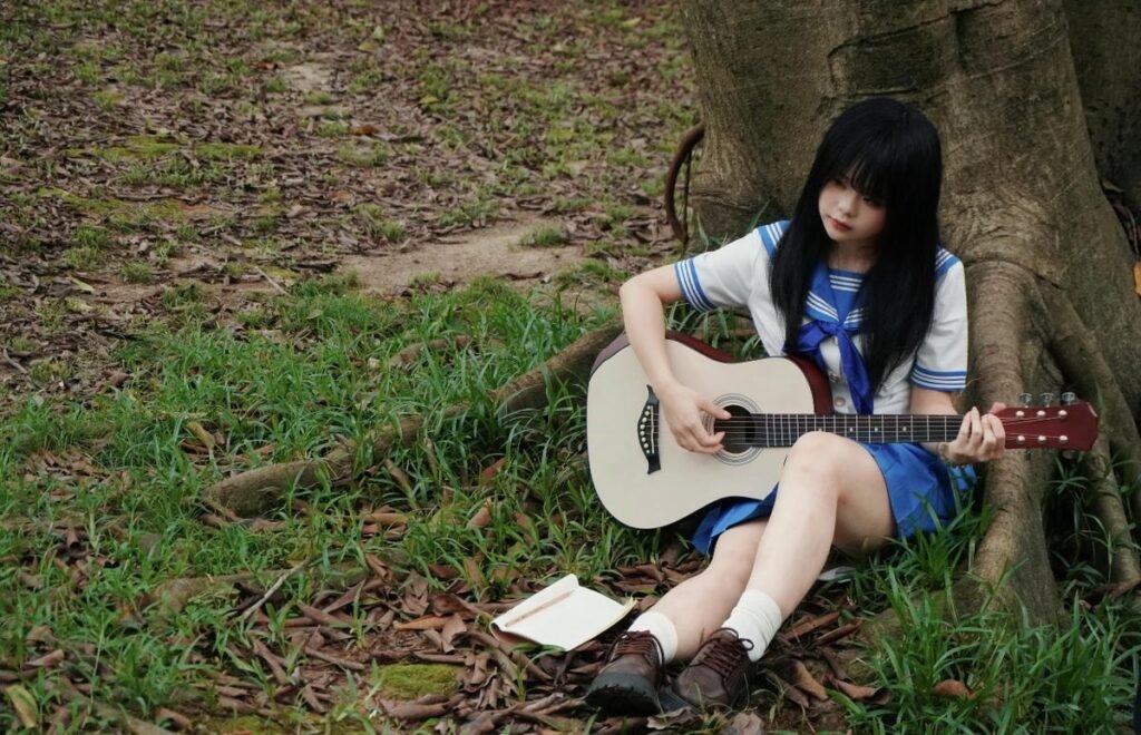 girl with guitar dp thumbnail
