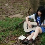 girl with guitar dp thumbnail