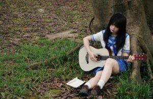 girl with guitar dp thumbnail