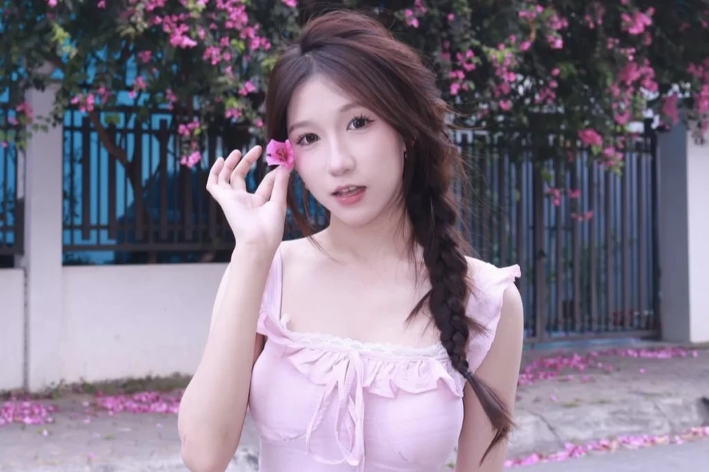 girls photo for dp thumbnail