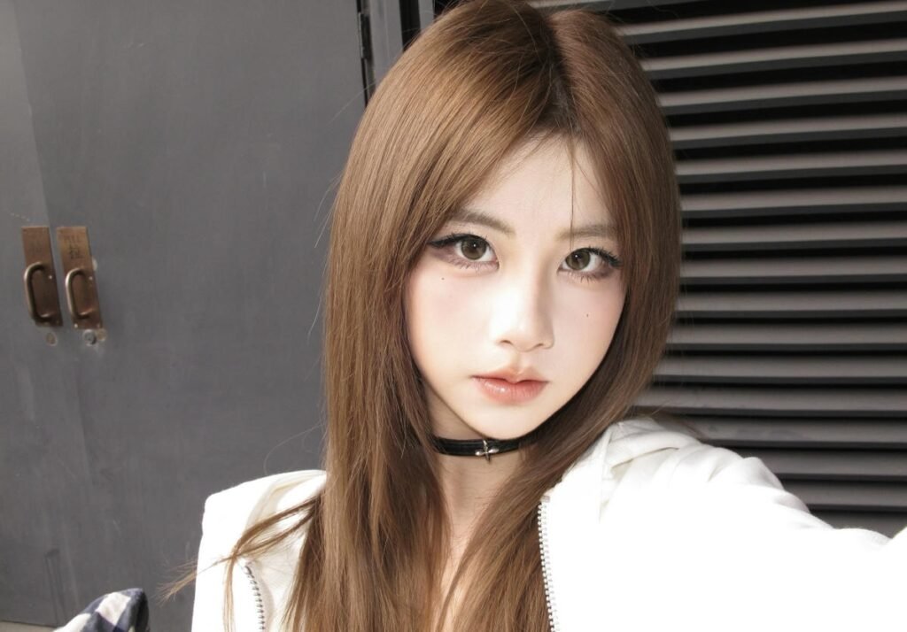 stylish dp for girls thumbnail