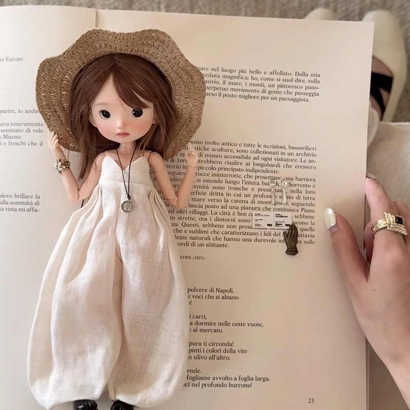 Aesthetic indoor atmosphere inside girls doll dp image style