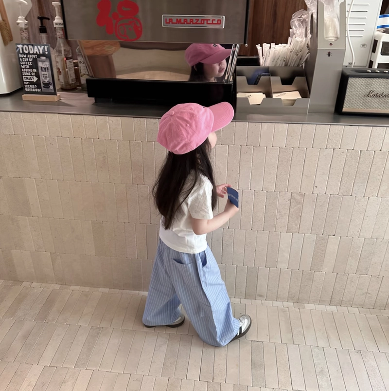 Baby cute style with confident aesthetic vibe cap girl dp image