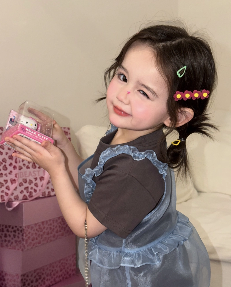 Baby laughter baby girl dp pic joyful happy vibe