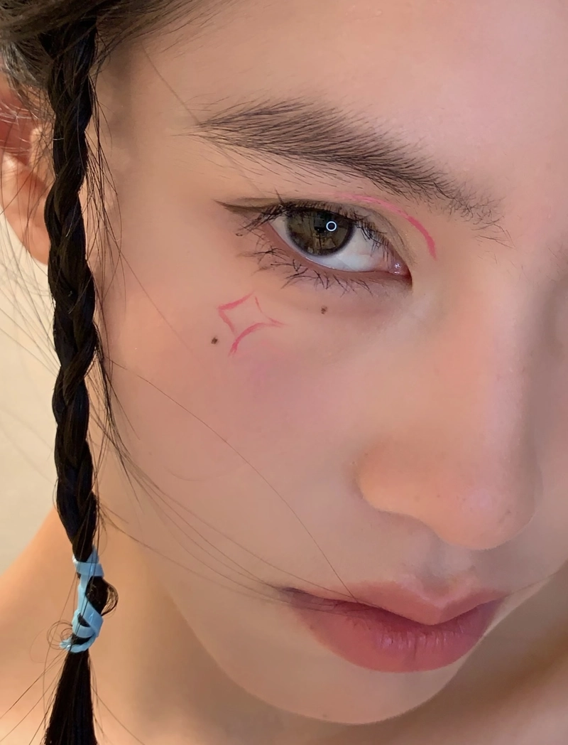 Beauty focus half face girl dp detailed face vibe