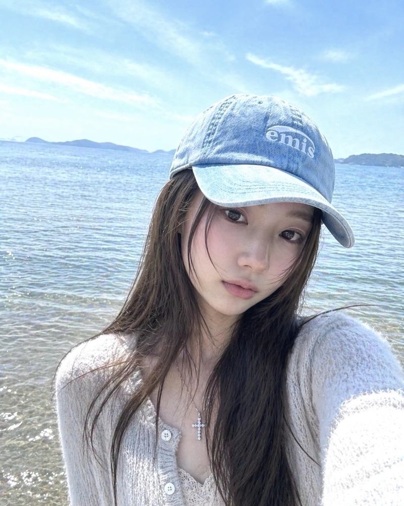 Bold streetwear cap stylish cap girl dp confident edgy vibe