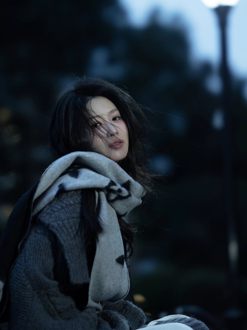Broken vibe feel with calm silence mood off dp girl pic