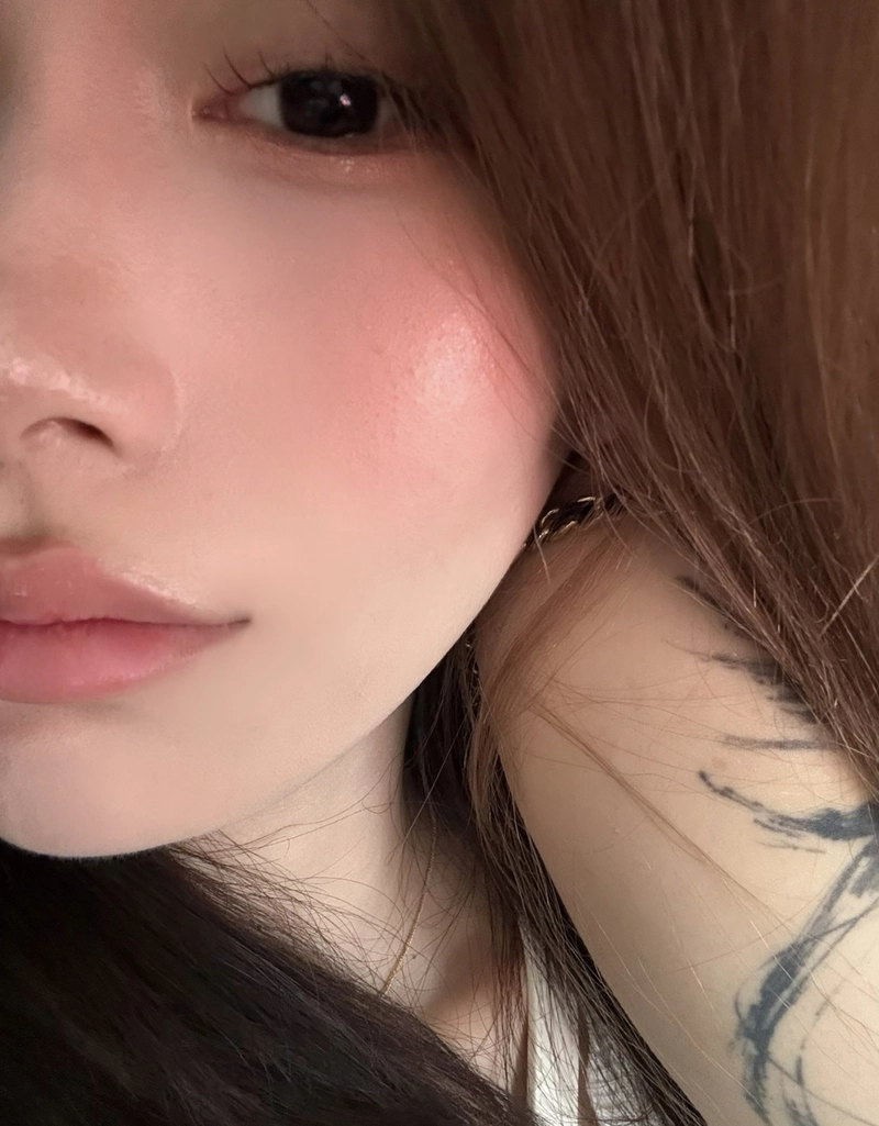 Candid shot half face girl dp natural moment feel