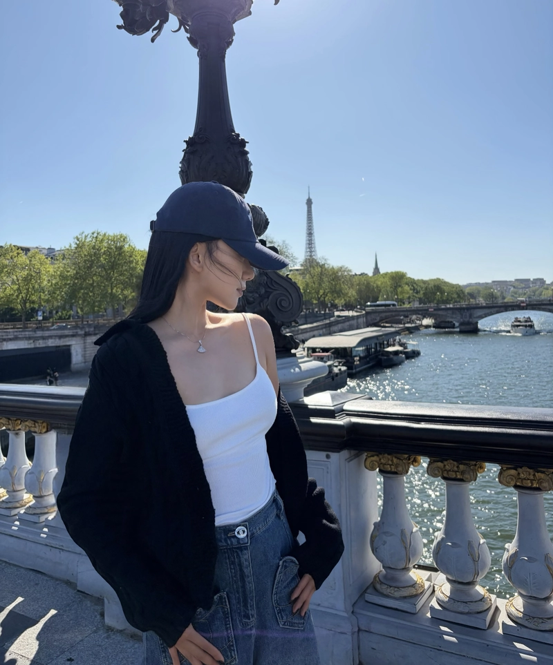 Cap girl dp image bold fashion mood with edgy street look