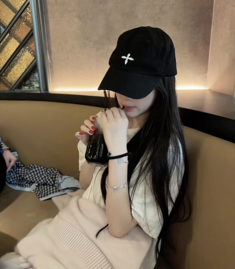 Cap girl dp image bold pose aesthetic with sporty fashion feel