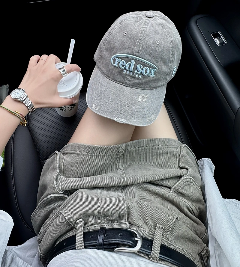 Cap girl dp image soft aesthetic look with casual cap style
