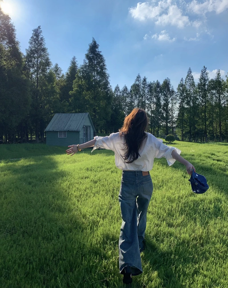 Casual chic style jeans top stylish girl dp modern vibe