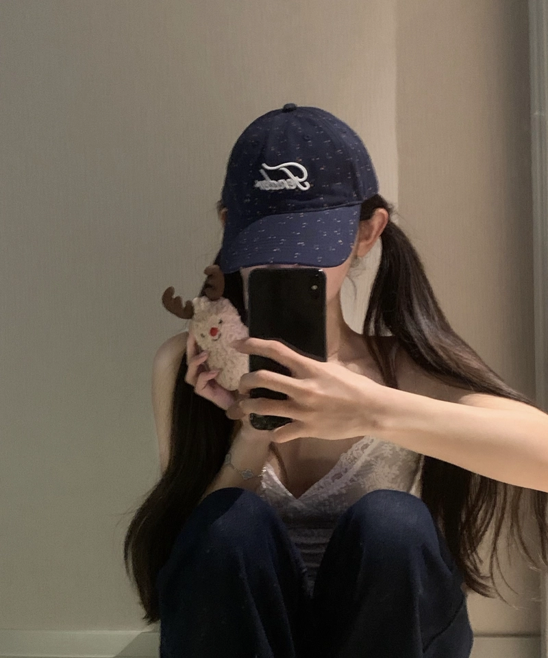 Casual fashion cap stylish cap girl dp simple cool aesthetic