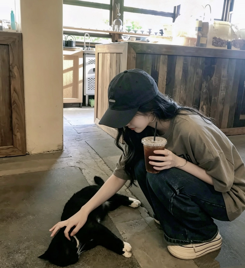 Chill casual aesthetic with bold fashion cap girl dp image