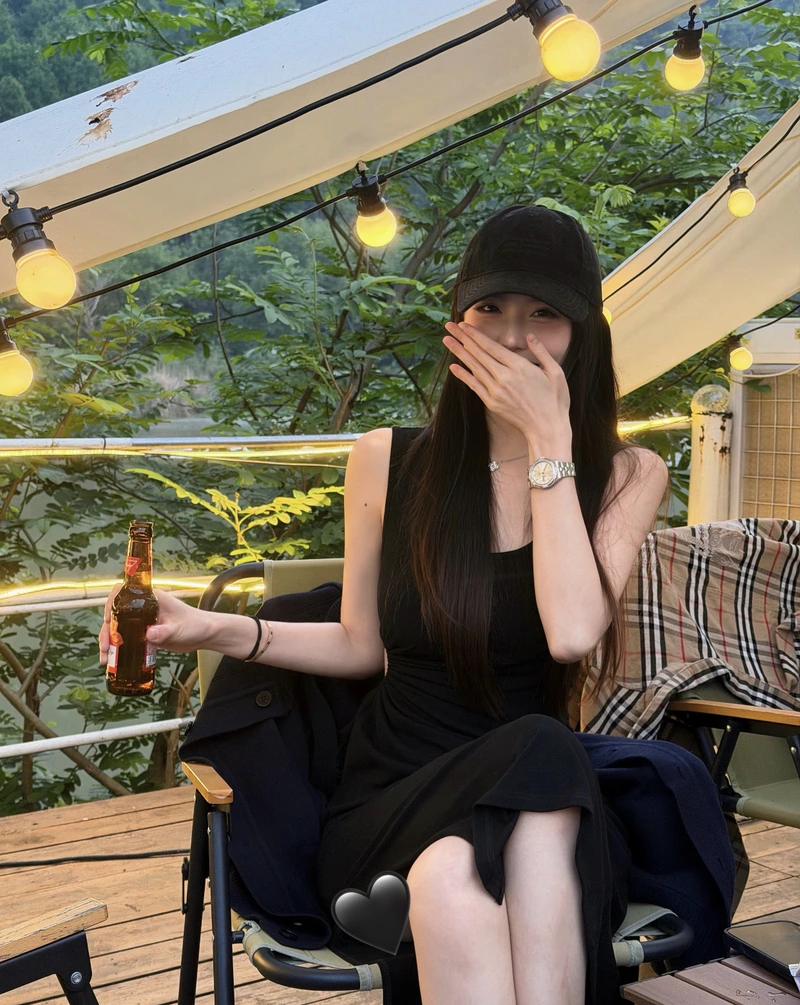 Chill outfit cap stylish cap girl dp relaxed stylish look