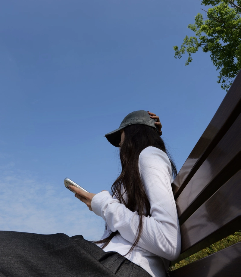 Chill sporty look cap girl dp image with cool urban feel