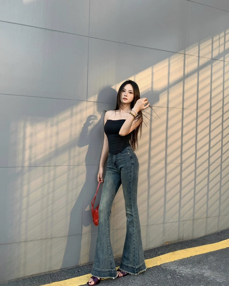 Classic denim style stylish girl dp simple trendy outfit vibe