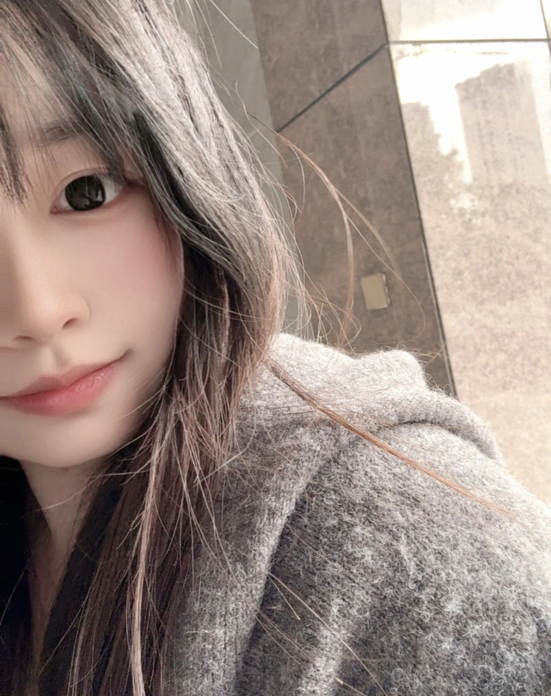 Clean makeup half face girl dp natural beauty vibe