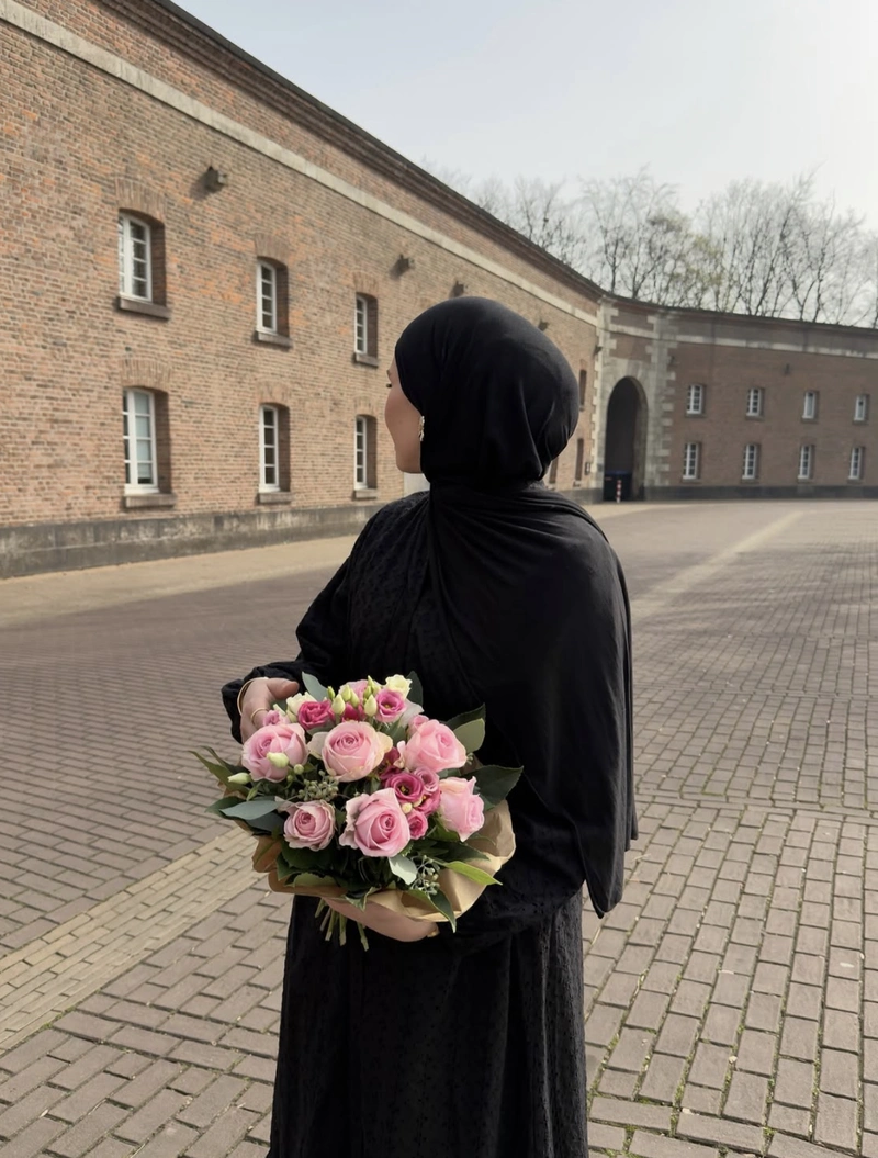 Clean minimal look islamic girl dp for whatsapp soft mood