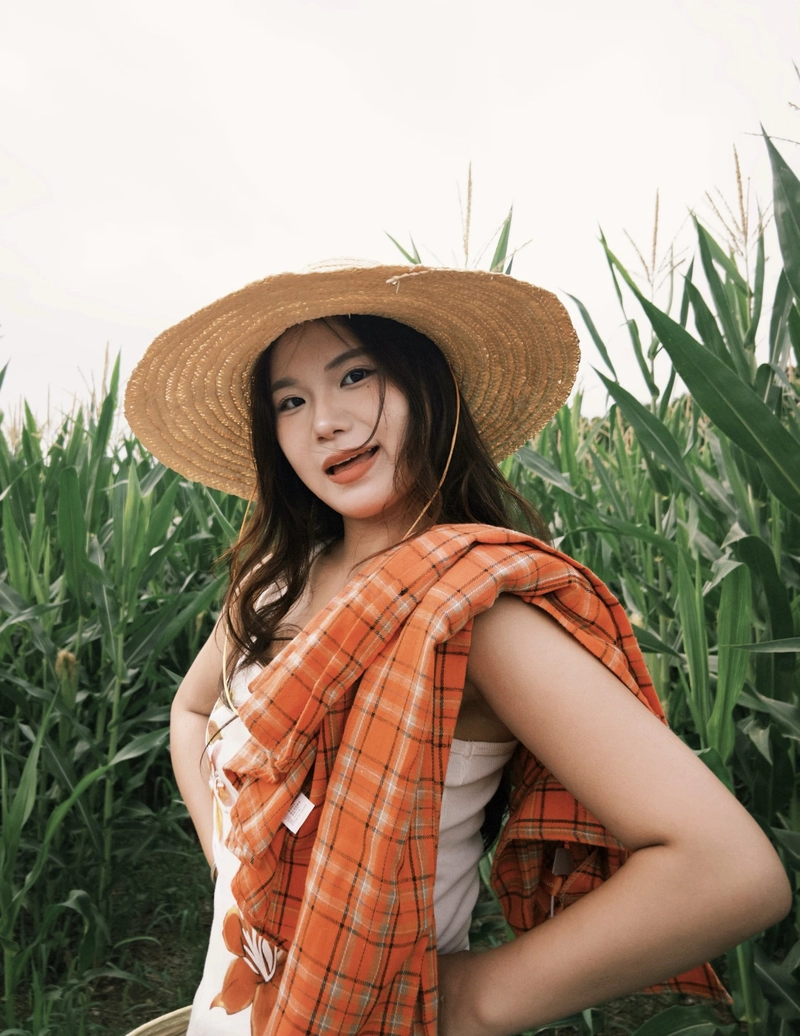 Clean natural look with simple life village girls dp