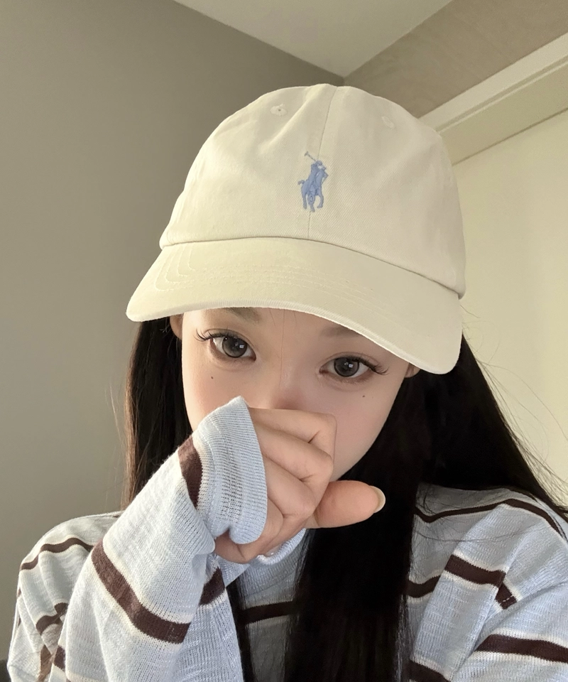 Confident cool mood with sporty fashion cap girl dp image