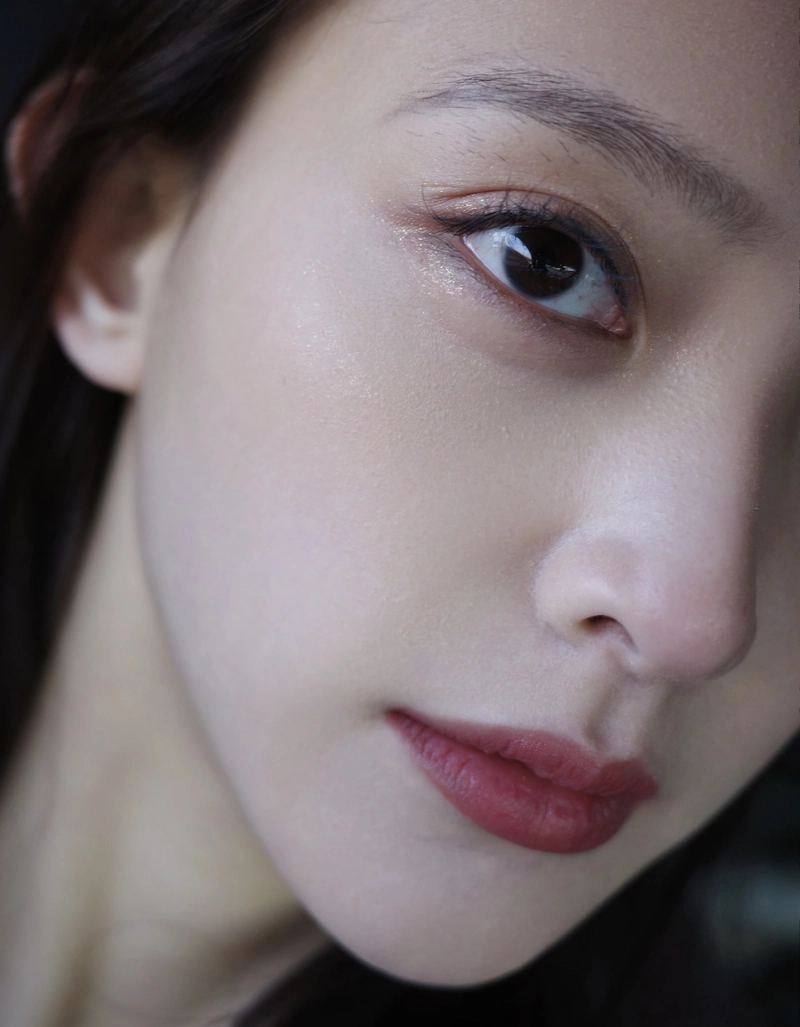 Confident eyes half face girl dp bold stare look