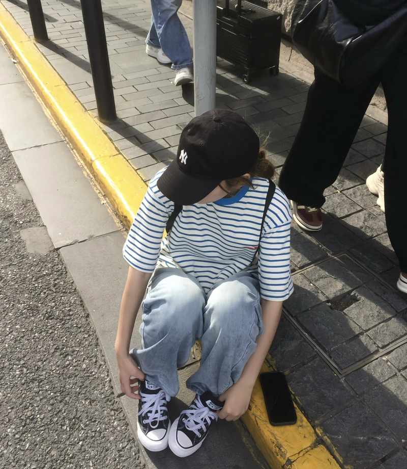 Cool girl vibe stylish cap girl dp modern street fashion