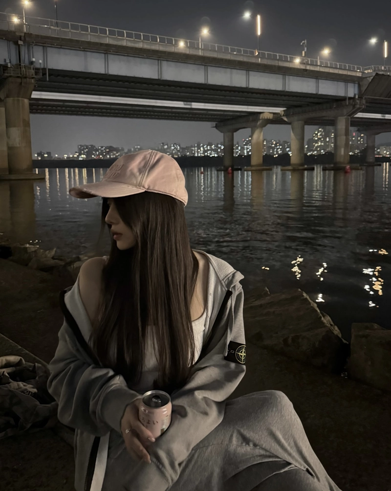 Cool sunglasses vibe with trendy street fashion cap girl dp image