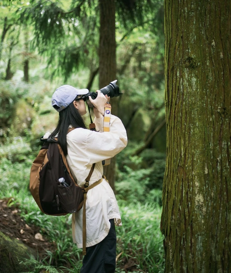 Creative angle with bold style girls dp with camera look