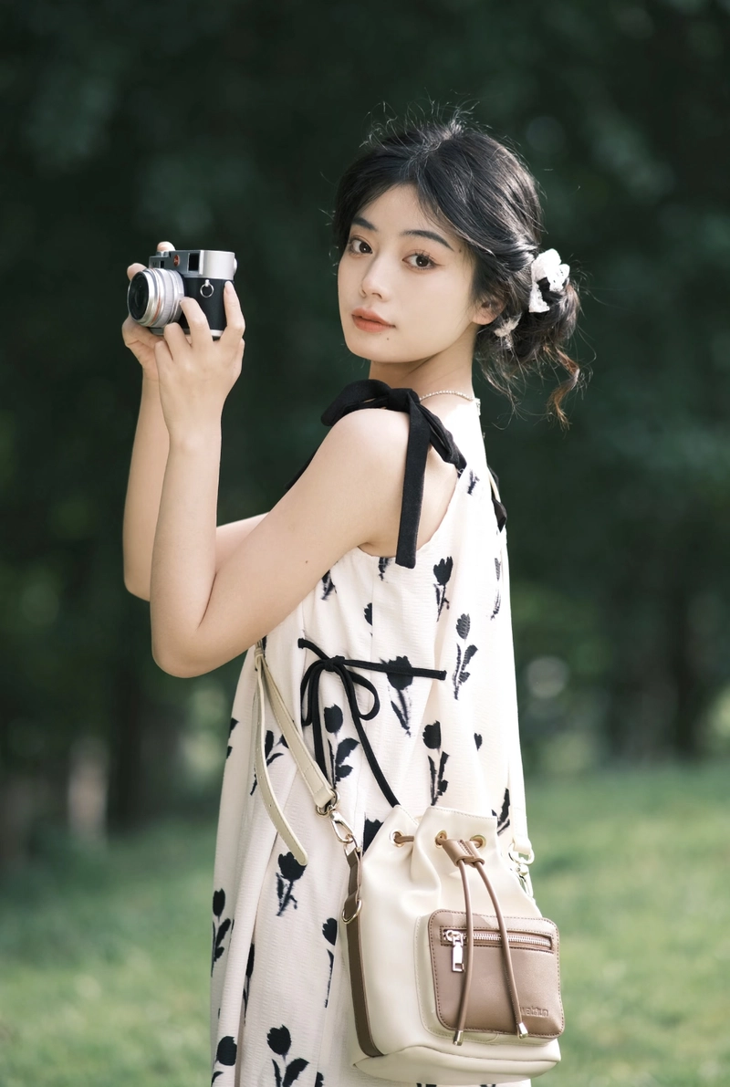 Creative shot vibe girls dp with camera artistic pose feel