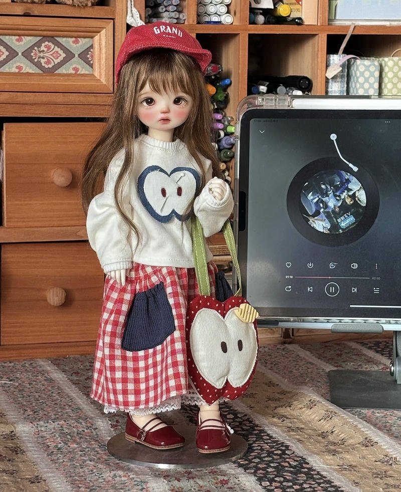 Cute smile girls doll dp bright happy aesthetic