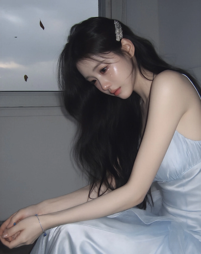 Dark calm mood off dp girl pic with soft emotional feel